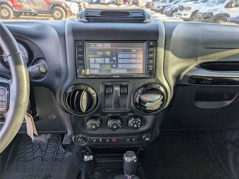 Used 2017 Jeep Wrangler Sahara image 16