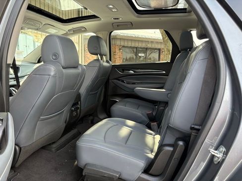 Used 2020 Buick Enclave Essence image 38