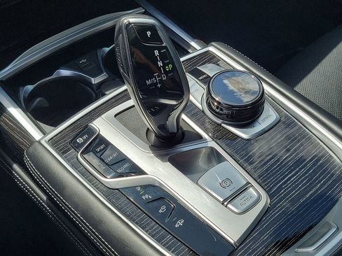 Used 2022 BMW 750i xDrive AWD/4WD image 34