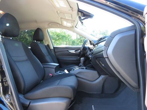 Used 2019 Nissan Rogue SV w/ Premium Package AWD/4WD image 13