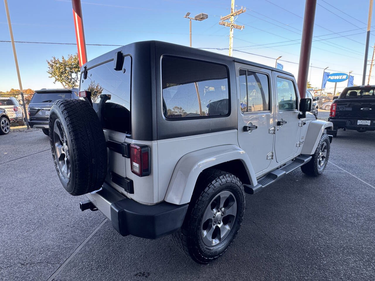 Used 2017 Jeep Wrangler Unlimited Sahara AWD/4WD image 2