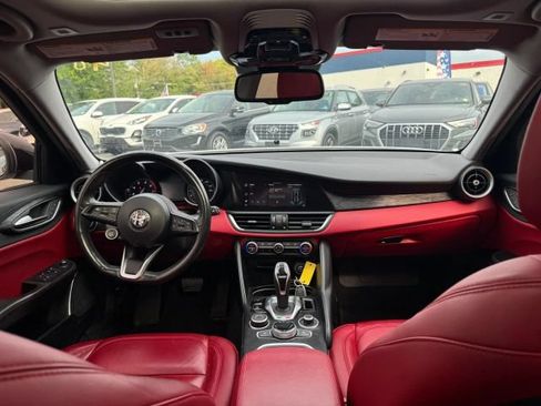 Used 2021 Alfa Romeo Giulia Sprint w/ Sun & Sound Package AWD/4WD image 22
