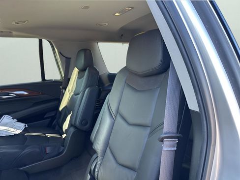 Used 2016 Cadillac Escalade Premium image 19