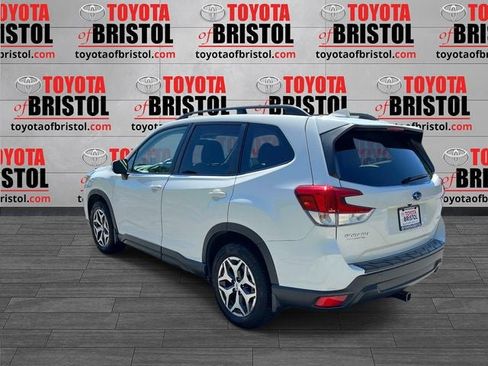 Used 2019 Subaru Forester Premium AWD/4WD image 6