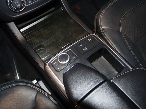 Used 2015 Mercedes-Benz GL 550 4MATIC image 45