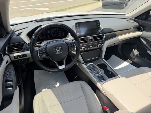 Used 2018 Honda Accord Touring image 12