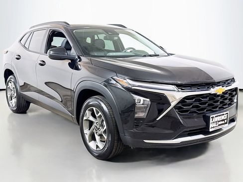 Certified 2026 Chevrolet Trax LT FWD image 3