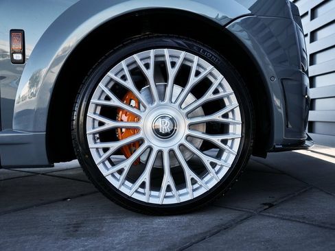 Used 2025 Rolls-Royce Cullinan image 23