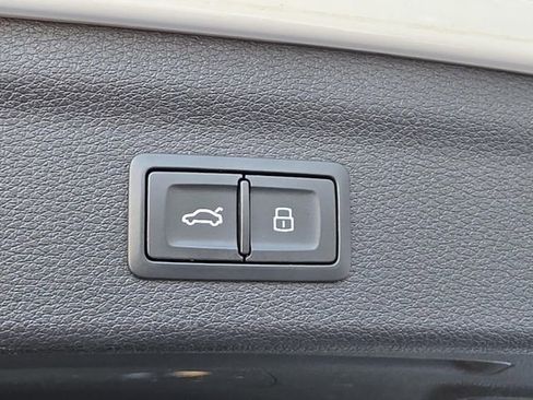 Used 2024 Audi Q3 2.0T Premium image 12