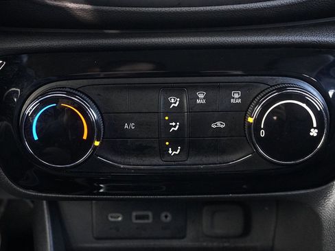 Used 2020 Buick Encore GX Preferred w/ Sport Touring Package image 40