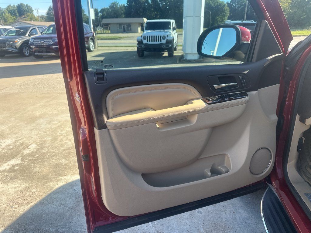 Used 2013 GMC Yukon Denali AWD/4WD image 10