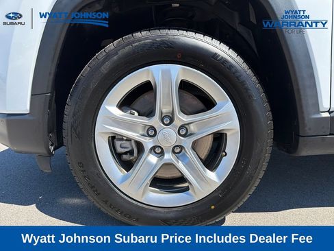 Used 2024 Jeep Compass Latitude AWD/4WD image 3