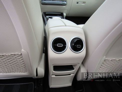 Used 2022 Mercedes-Benz GLB 250 w/ Premium Package image 21
