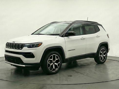 Used 2025 Jeep Compass Limited image 3