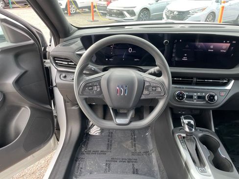 Used 2025 Buick Envista Preferred FWD image 28