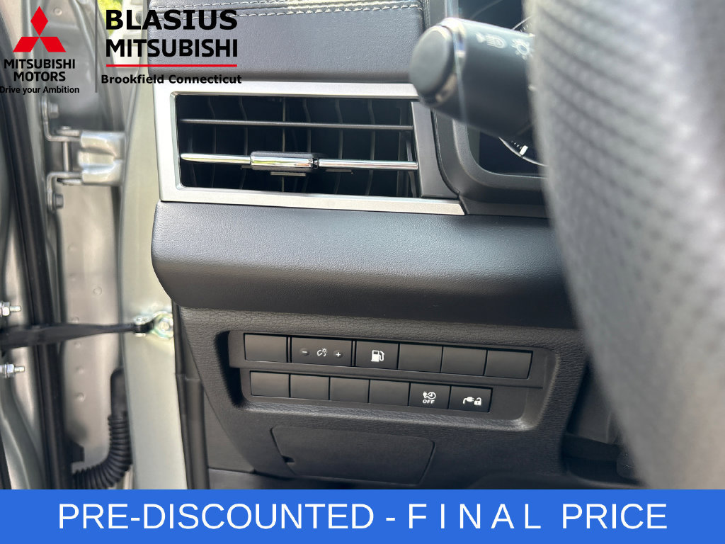 Used 2025 Mitsubishi Outlander ES AWD/4WD image 22