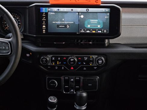 Used 2024 Jeep Gladiator Sport image 32