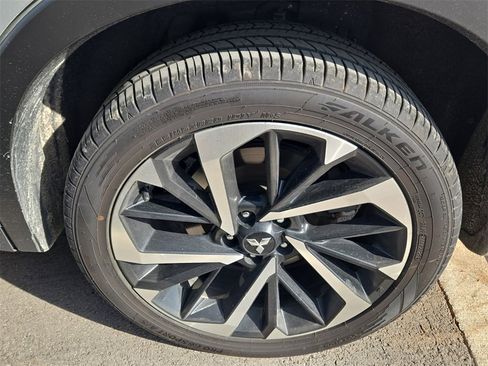 Used 2024 Mitsubishi Outlander SE image 5
