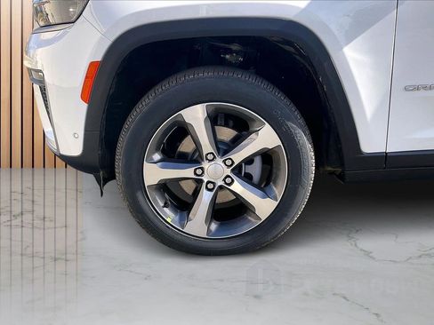 New 2026 Jeep Grand Cherokee Limited w/ Luxury Tech Group II AWD/4WD image 33
