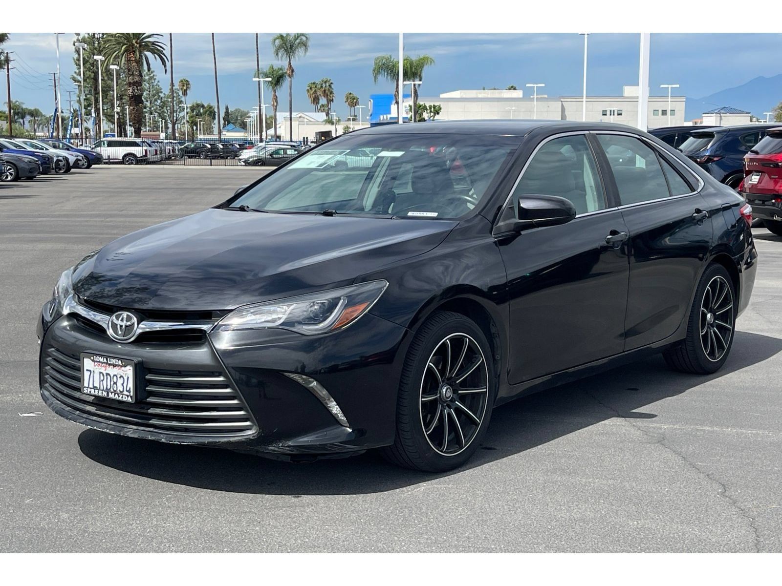 Used 2015 Toyota Camry LE FWD image 2