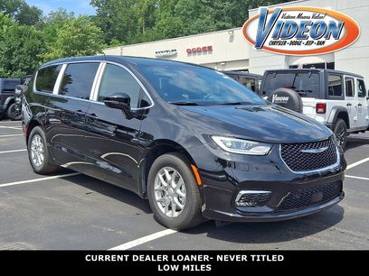 New 2026 Chrysler Pacifica Select