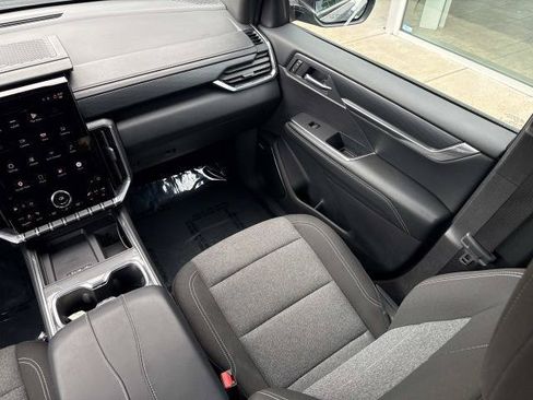 Used 2025 GMC Acadia Elevation FWD image 30