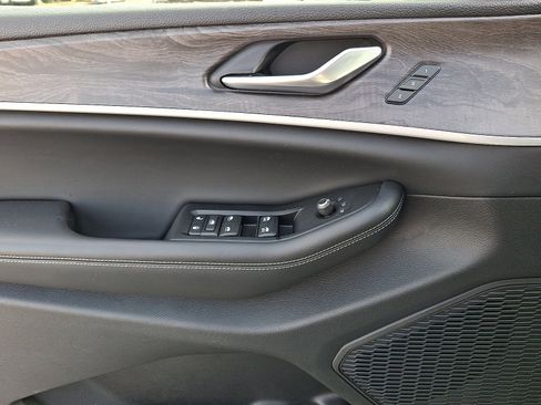 Used 2023 Jeep Grand Cherokee Limited w/ Luxury Tech Group II image 12