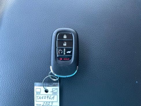 Used 2025 Honda Pilot Touring image 26