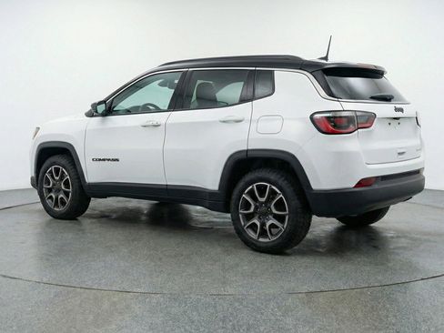 Used 2025 Jeep Compass Trailhawk AWD/4WD image 6