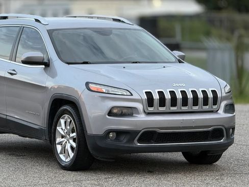 Used 2017 Jeep Cherokee Limited FWD image 15