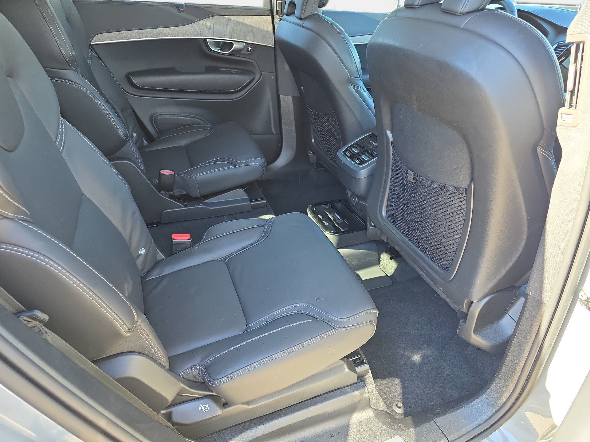 Used 2024 Volvo XC90 B6 Ultimate w/ Protection Package Premier AWD/4WD image 11