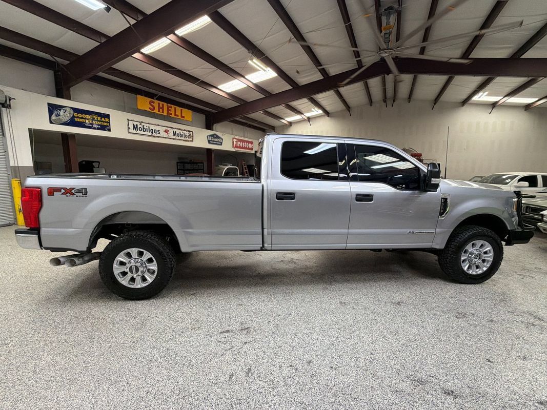 Used 2022 Ford F350 XLT AWD/4WD image 9