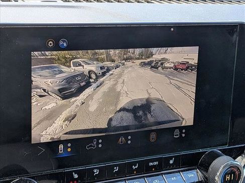 Used 2025 Chevrolet Colorado Trail Boss w/ Midnight Edition image 11