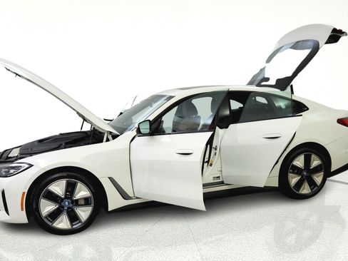 Used 2023 BMW i4 eDrive35 RWD image 11