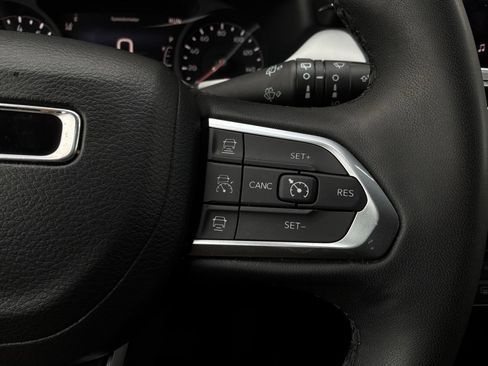 Used 2025 Jeep Compass Limited AWD/4WD image 36