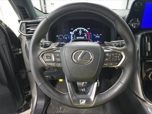 Used 2025 Lexus LX 700h F Sport image 8