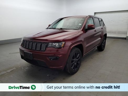 Used 2017 Jeep Grand Cherokee Altitude image 1