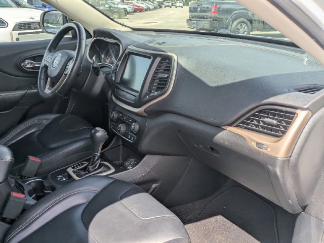 Used 2017 Jeep Cherokee Limited FWD image 28