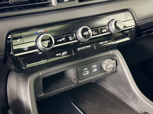 Used 2024 Honda Pilot Touring image 39