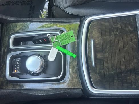 Used 2016 Chrysler 300 C RWD image 11