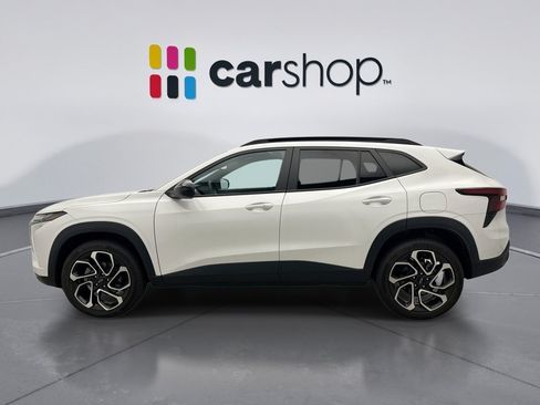 Used 2025 Chevrolet Trax RS FWD image 2