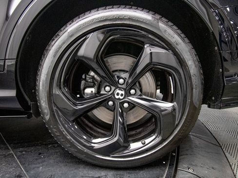 Used 2022 Bentley Bentayga AWD/4WD image 36