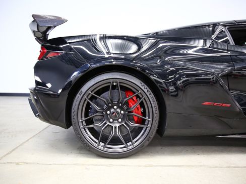 Used 2024 Chevrolet Corvette Z06 w/ Z07 Performance Package RWD image 49