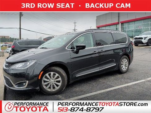 Used 2017 Chrysler Pacifica Touring-L image 1