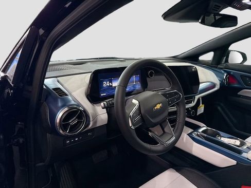 New 2026 Chevrolet Equinox EV LT image 10