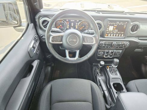 Used 2020 Jeep Wrangler Unlimited Sahara AWD/4WD image 11