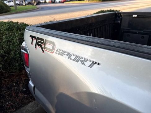 Used 2017 Toyota Tacoma TRD Sport w/ Tow Package RWD image 4