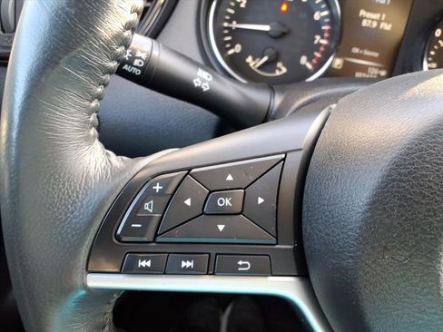 Used 2017 Nissan Rogue SV image 20