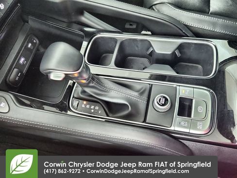 Used 2024 Kia Telluride EX w/ EX Captain's Chair Package FWD image 27
