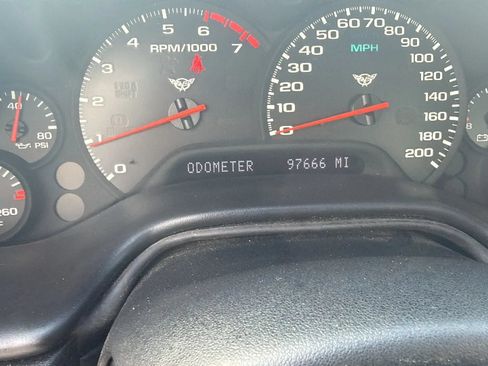 Used 2002 Chevrolet Corvette Coupe RWD image 13